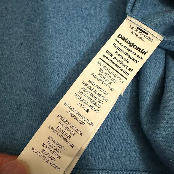 PATAGONIA M's Fitz Roy Horizons Short-Sleeve Responsibili-Tee in Blue - Picture 7 of 9